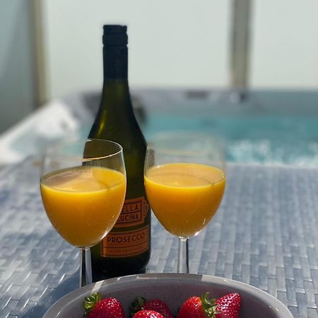 Premium Accommodation With Luxury Hot-Tub And Decking Area, Near Fantasy Island Инголдмелс Екстериор снимка