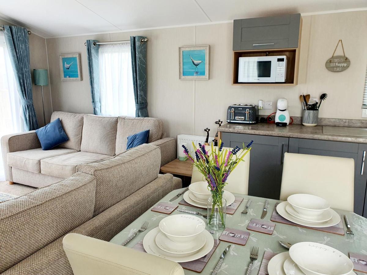 Premium Accommodation With Luxury Hot-Tub And Decking Area, Near Fantasy Island Инголдмелс Екстериор снимка