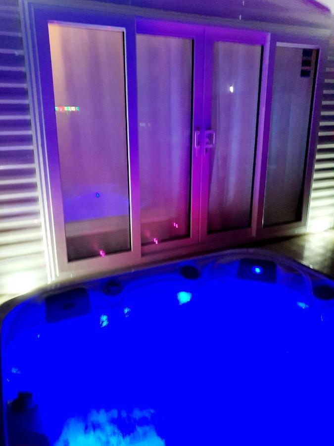 Premium Accommodation With Luxury Hot-Tub And Decking Area, Near Fantasy Island Инголдмелс Екстериор снимка