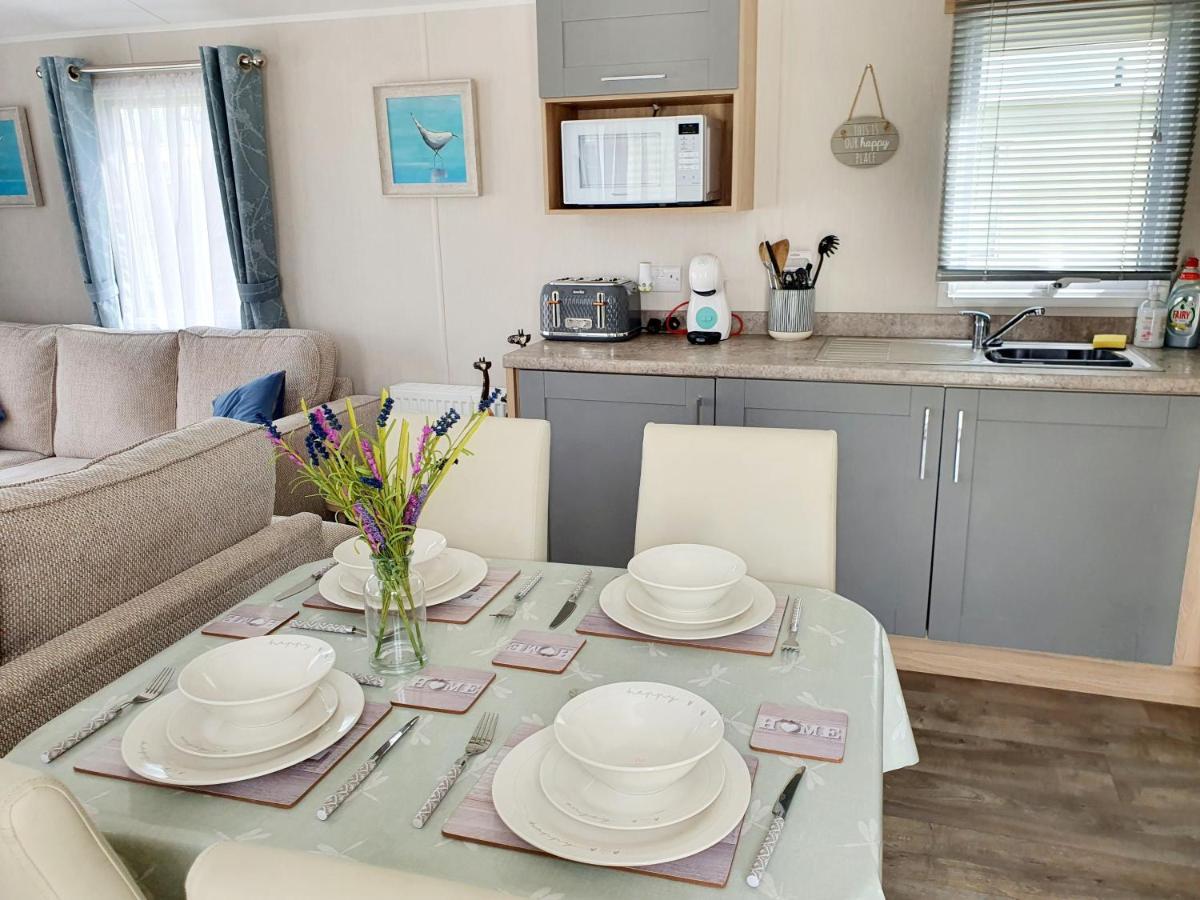 Premium Accommodation With Luxury Hot-Tub And Decking Area, Near Fantasy Island Инголдмелс Екстериор снимка