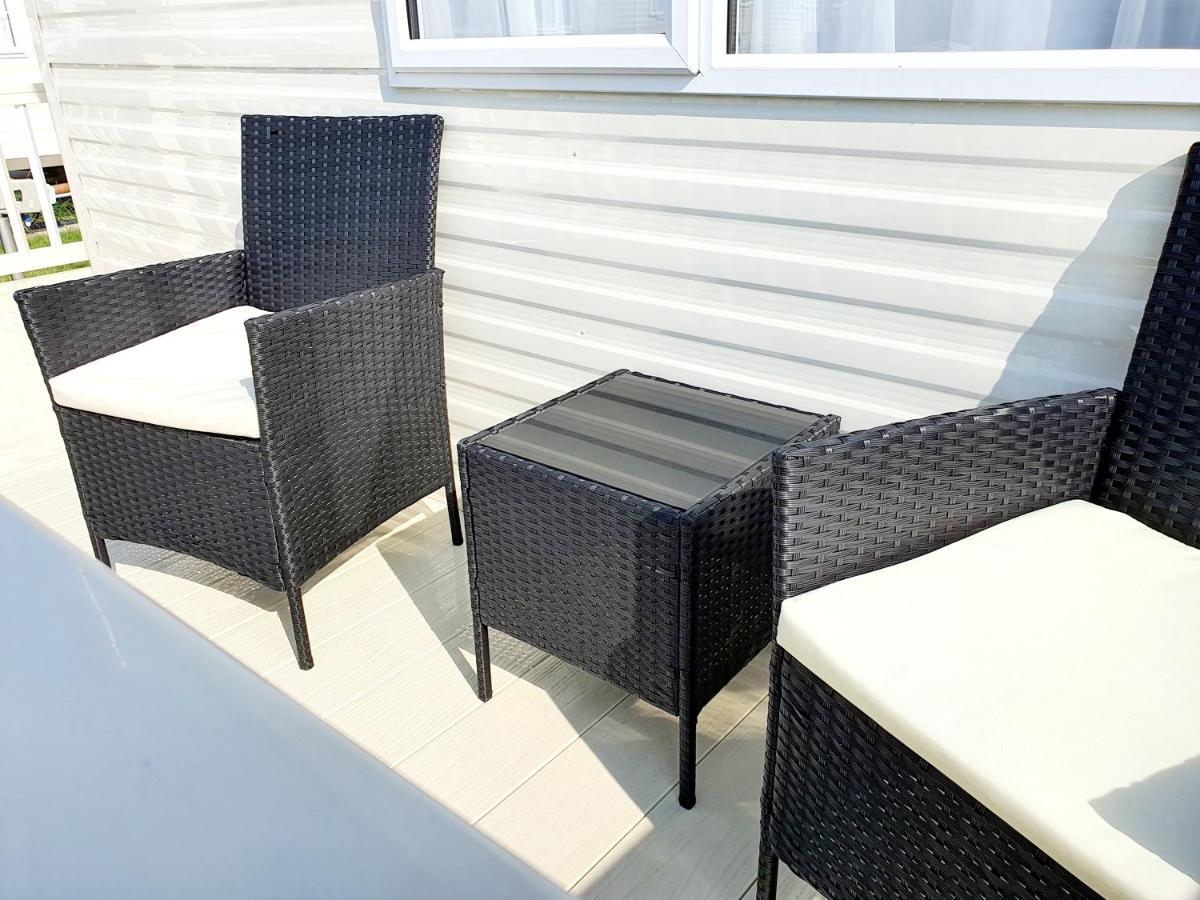 Premium Accommodation With Luxury Hot-Tub And Decking Area, Near Fantasy Island Инголдмелс Екстериор снимка
