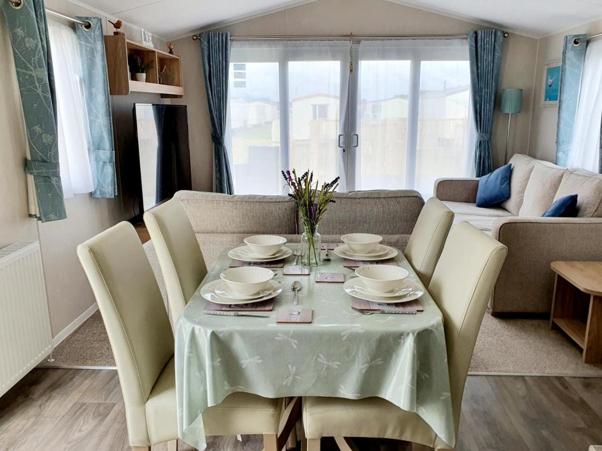 Premium Accommodation With Luxury Hot-Tub And Decking Area, Near Fantasy Island Инголдмелс Екстериор снимка