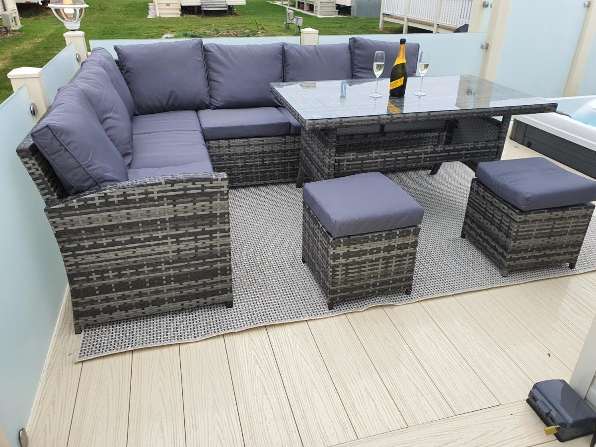 Premium Accommodation With Luxury Hot-Tub And Decking Area, Near Fantasy Island Инголдмелс Екстериор снимка