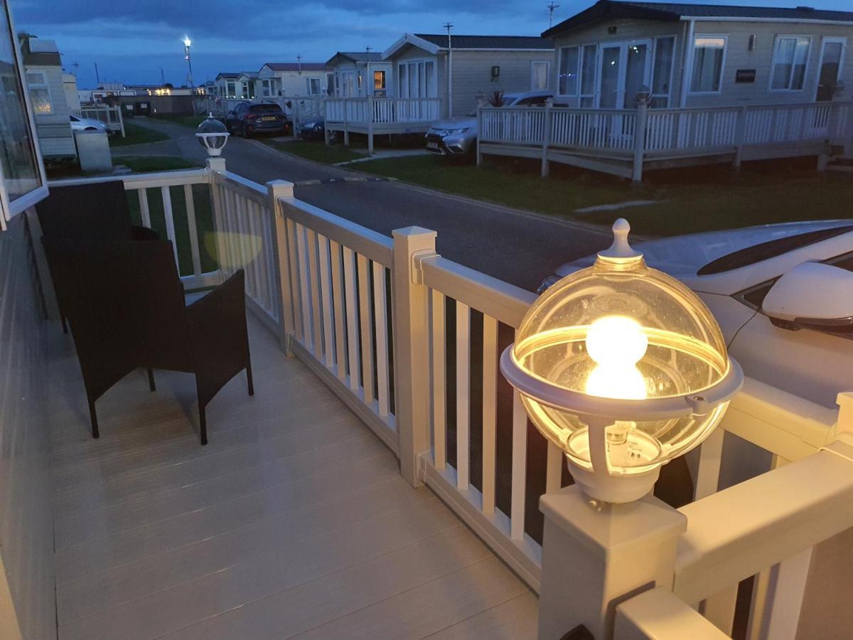 Premium Accommodation With Luxury Hot-Tub And Decking Area, Near Fantasy Island Инголдмелс Екстериор снимка