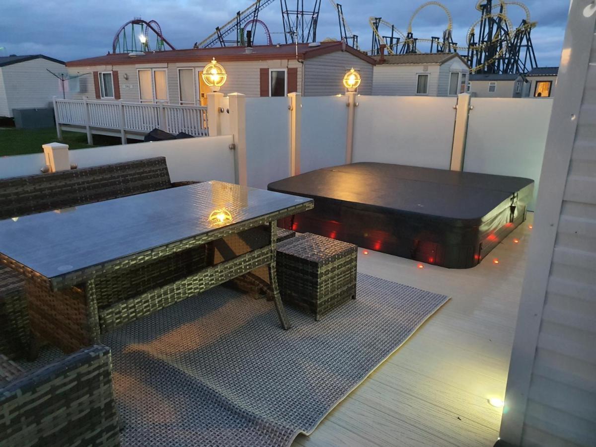 Premium Accommodation With Luxury Hot-Tub And Decking Area, Near Fantasy Island Инголдмелс Екстериор снимка
