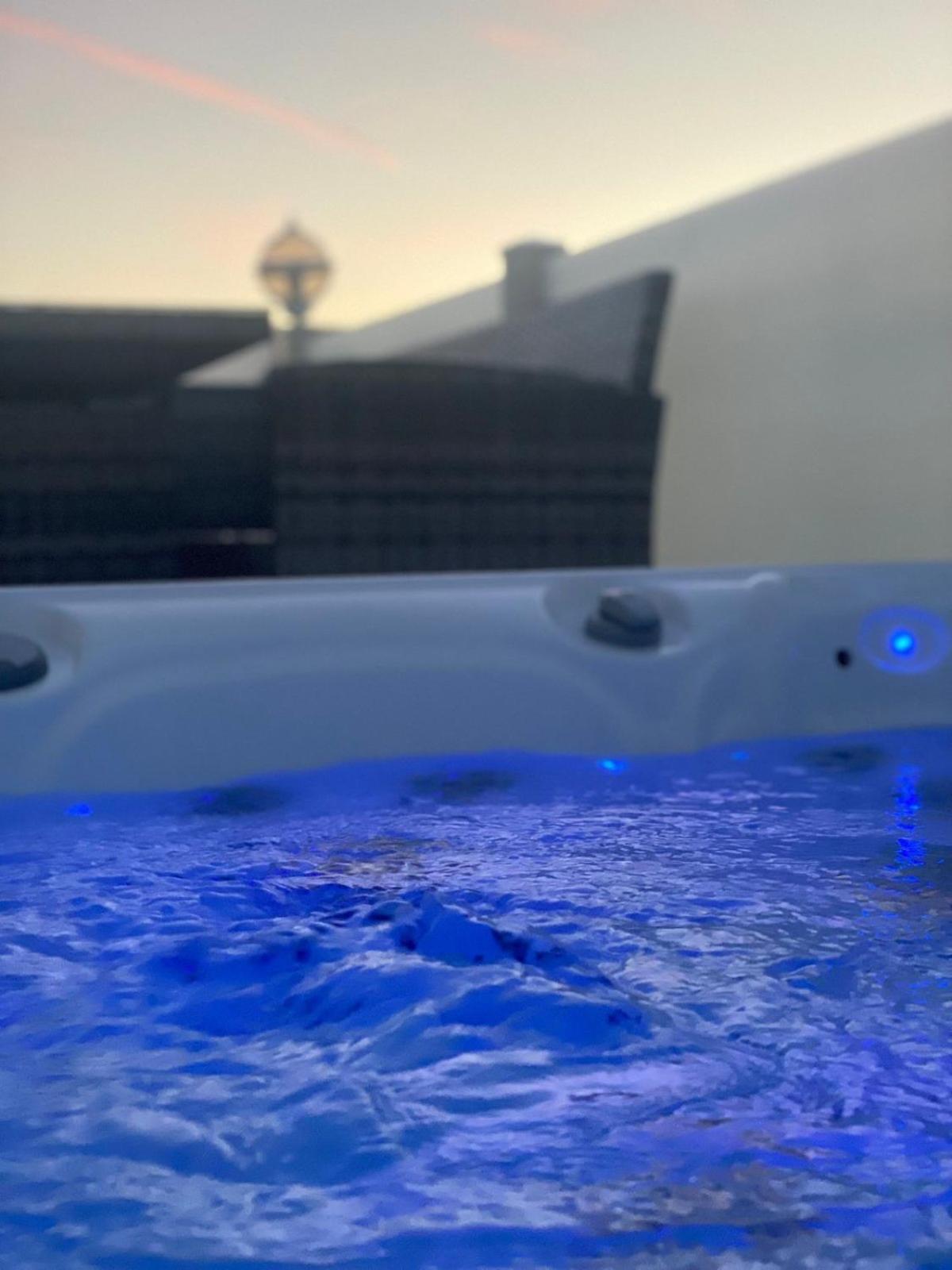 Premium Accommodation With Luxury Hot-Tub And Decking Area, Near Fantasy Island Инголдмелс Екстериор снимка