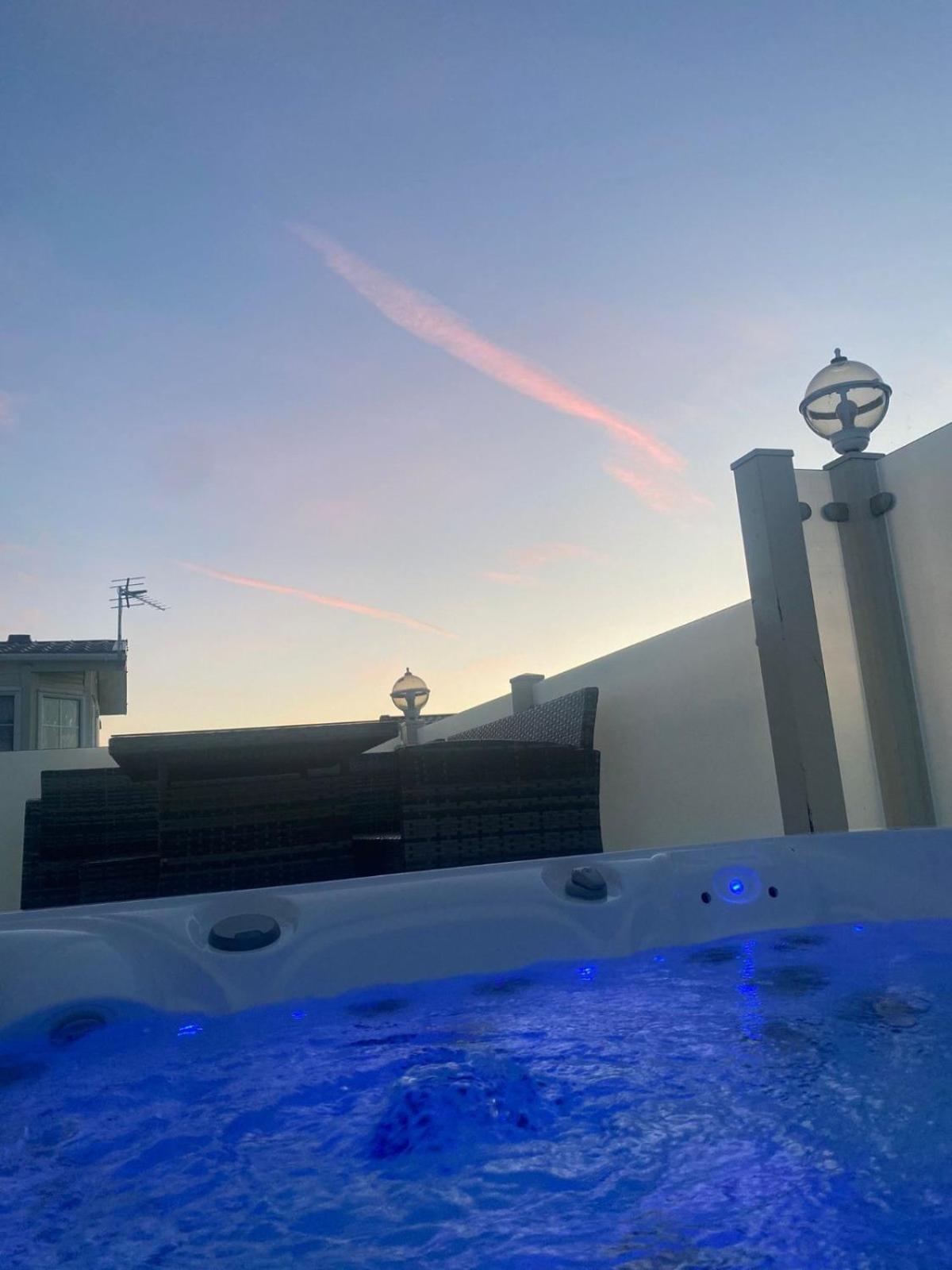 Premium Accommodation With Luxury Hot-Tub And Decking Area, Near Fantasy Island Инголдмелс Екстериор снимка